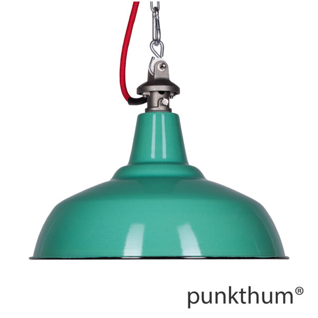 Grüne Emaillelampe, Industrielampe mit Stahlguss-Aufhängung und rotem Textilkabel.