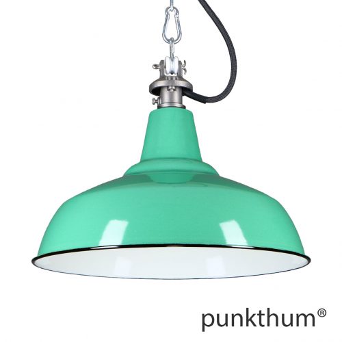 Grüne Emaillelampe, Industrielampe mit Stahlguss-Aufhängung und schwarzem Textilkabel.