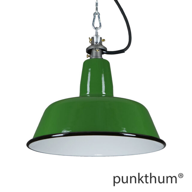 Grüne Emaillelampe, Industrielampe mit Stahlguss-Aufhängung und schwarzem Textilkabel.