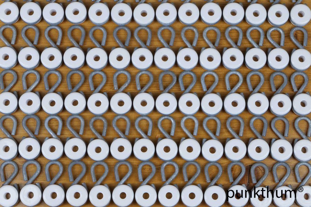Keramikrollen mit Haken.
