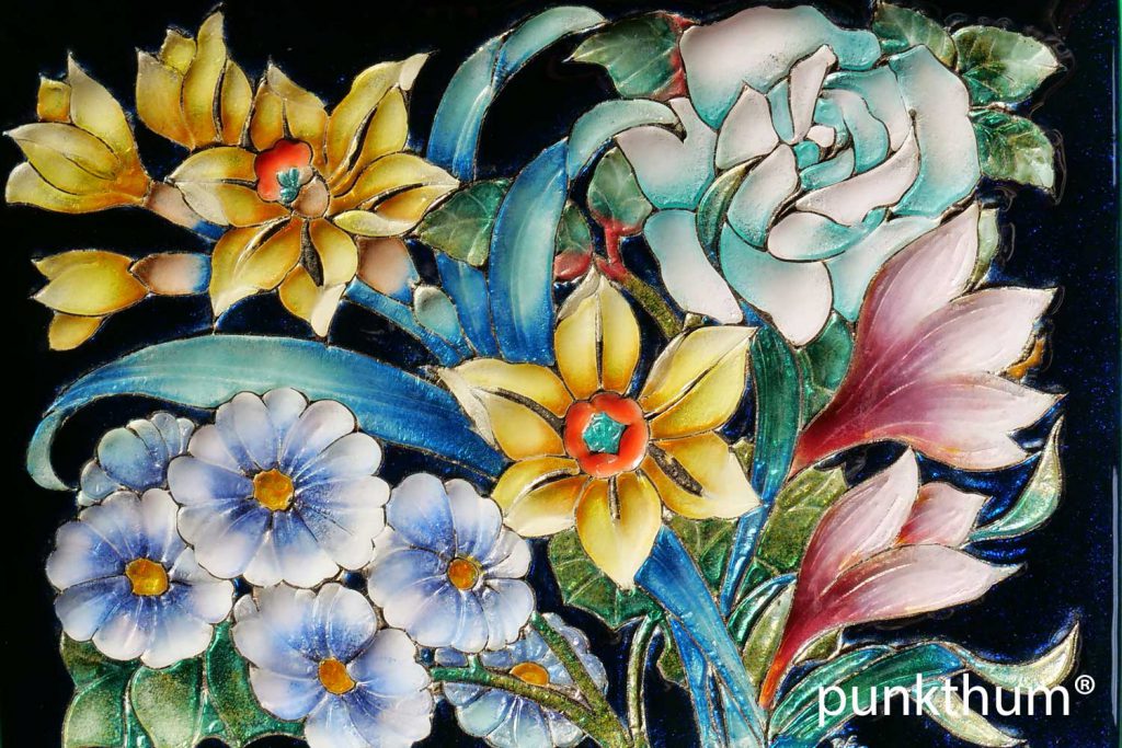 Cloisonne aus Japan: Shippo-yaki mit Moriage-Technik.