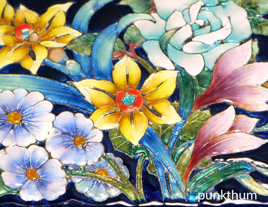 Cloisonne aus Japan, shippo yaki mit Moriage-Technik.
