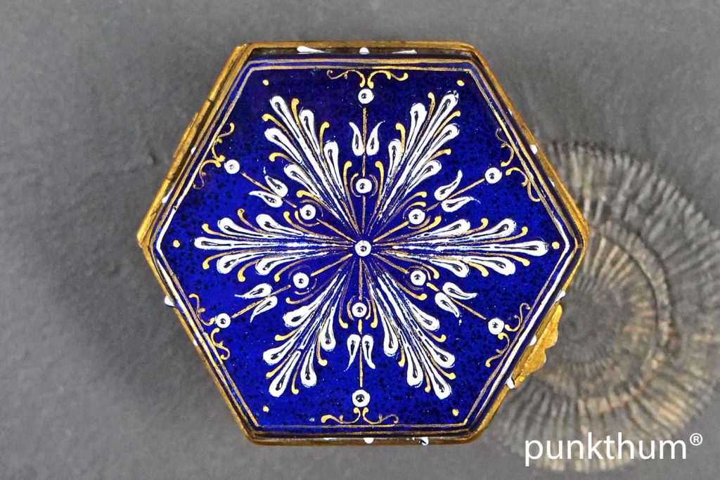 Limoges Emaille Dose aus dem 19. Jahrhundert.
