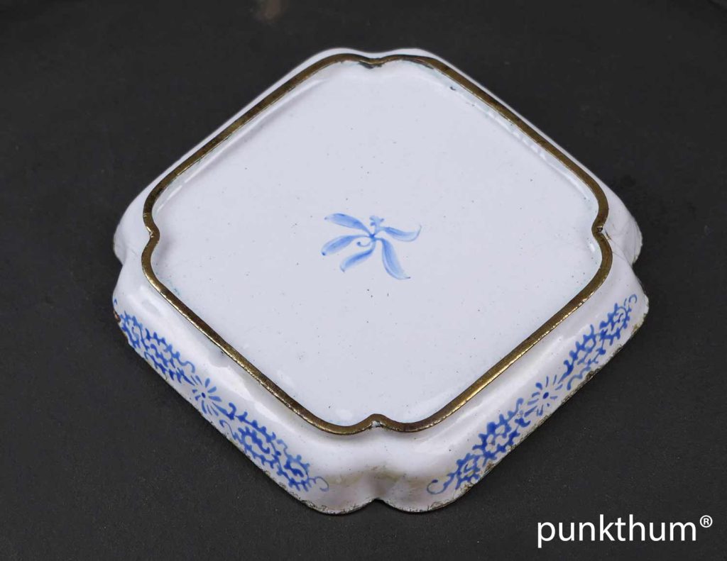 Die Rückseite der Qianlong Emaille Schale, Kanton Emaille.